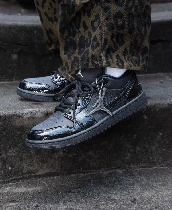 Air Jordan 1 Low "Black Croc"