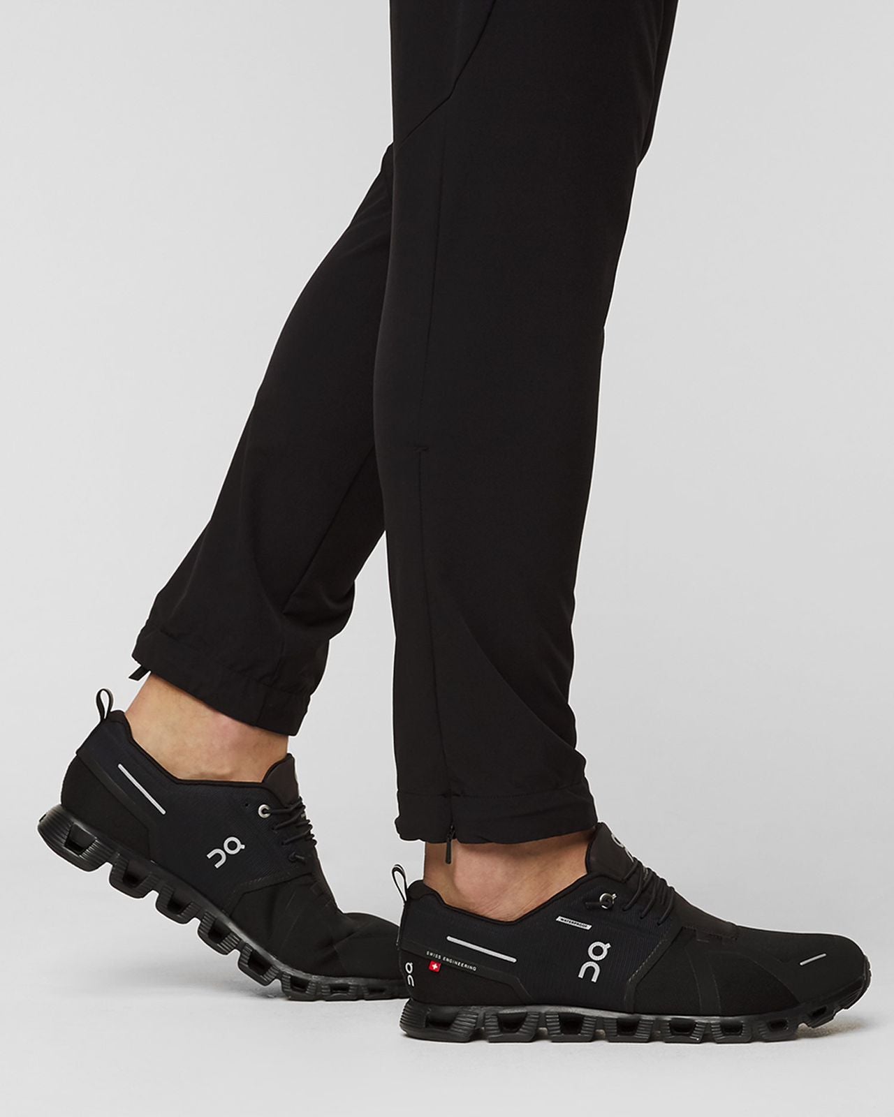 On Cloud 5 WP ‘All Black’
