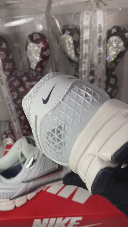 NIKE Zoom Vomero 5 "Metallic Silver"